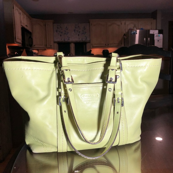 COACH East west tote - Picture 1 of 5